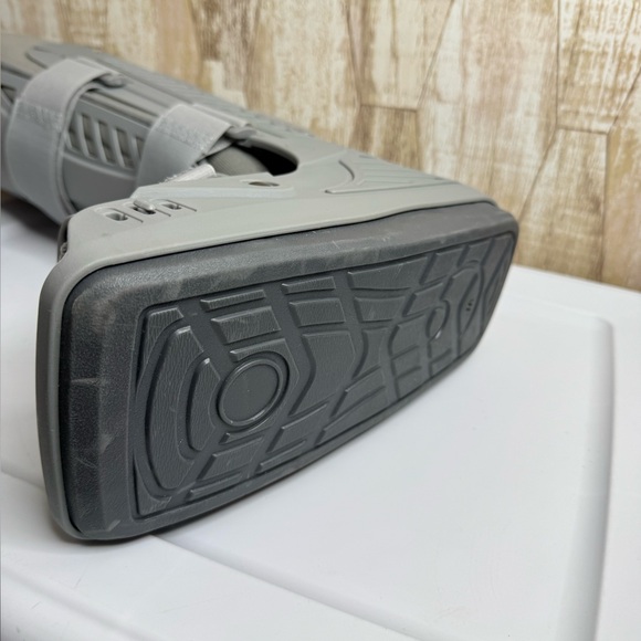 United Ortho 360 Air Walker Standard Fracture Boot - M, Grey - Picture 4 of 9